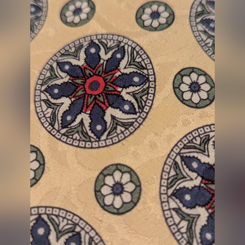 VTG- Burberry Medallion Tie - Picture 8 of 12